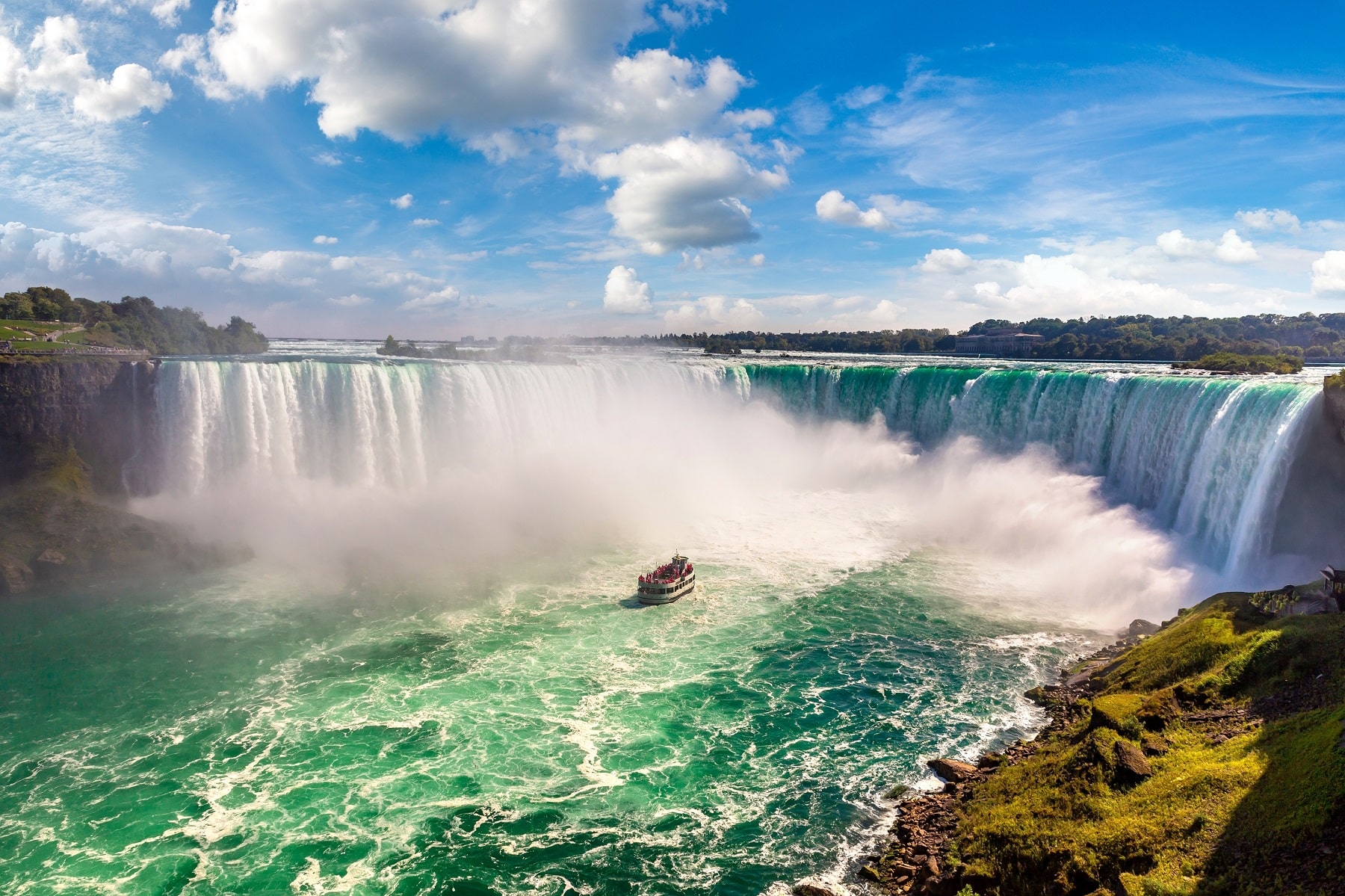 Get up close to nature, wildlife, and the awe-inspiring Niagara Falls