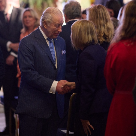 The King and Dame Irene Hays chat at Handback of Uluṟu-Kata Tjuṯa anniversary