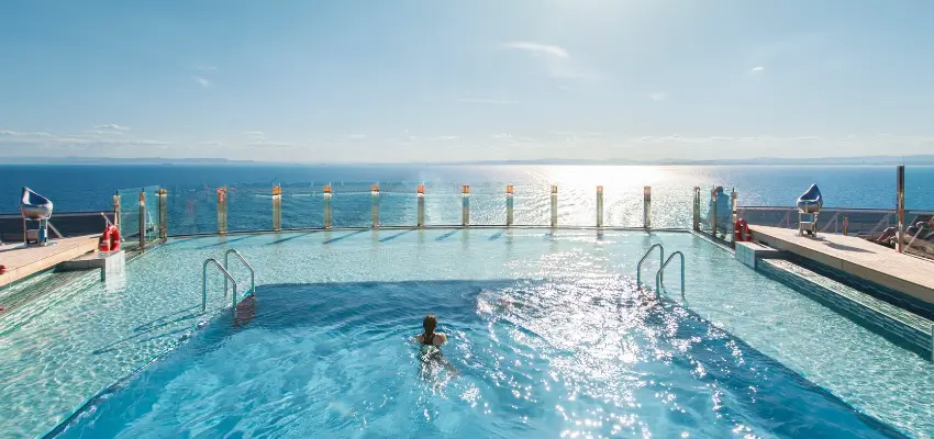 Circle of Friends: Solo Travel, Shared Stories & Sea Views