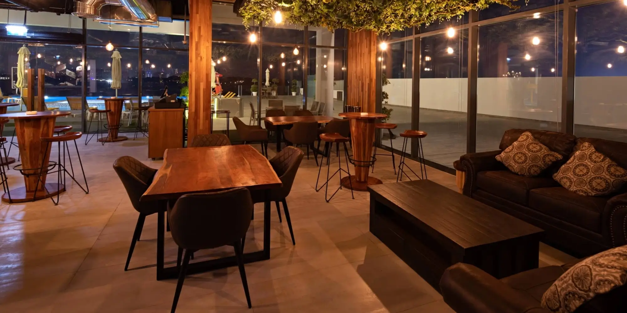 C Central Resort The Palm C Grill Bar Restaurant 2000X1000