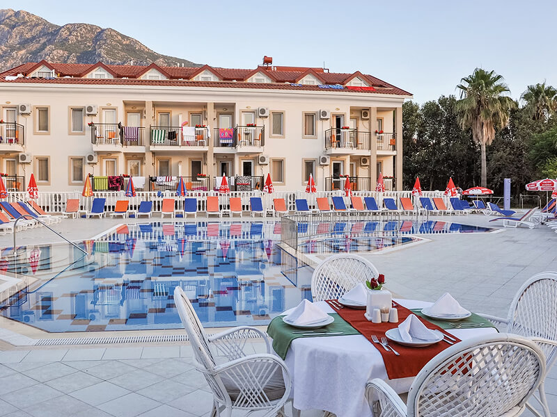  Lagoon Hotel